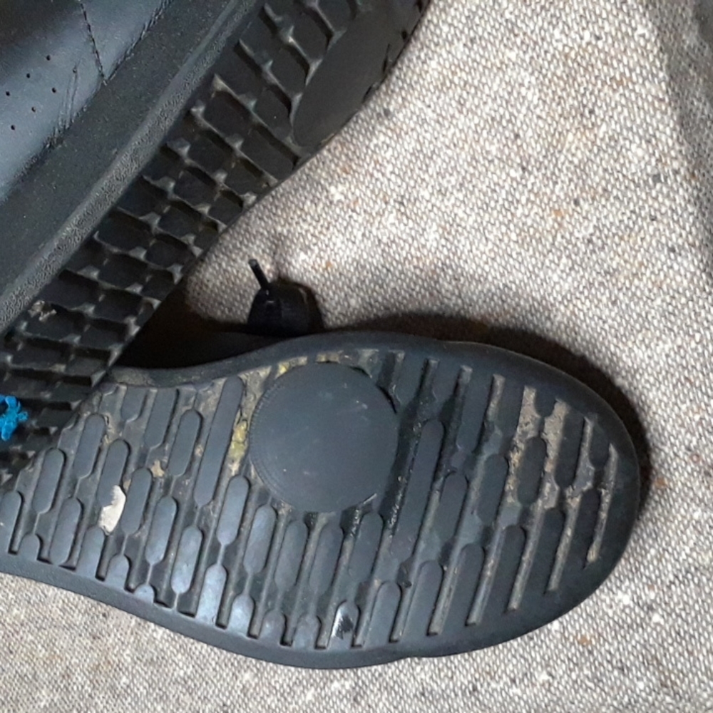 Black Reebok Classics - Picture 4 of 5